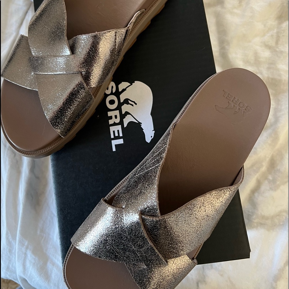 Beautiful Sorel Roaming Criss Cross Slide. Size 8. NIB